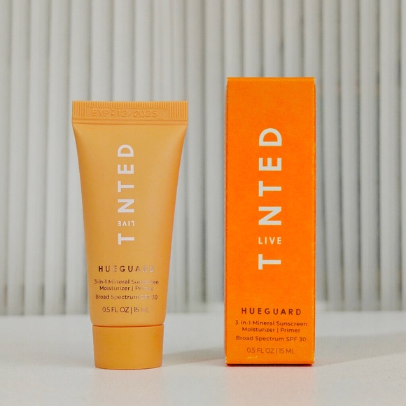 Live Tinted Hueguard 3-In-1 Sunscreen Moisturizer & Primer 0.5 oz/15ml SPF 30 - Picture 1 of 1